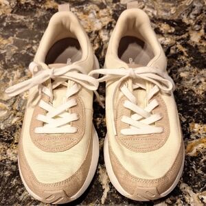Allbirds Women's Cream and Tan Sneakers. Size 9W. EUC